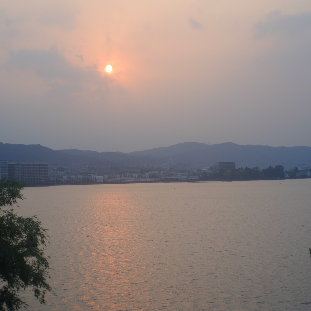 びわ湖西山に沈む太陽　DSCF2575