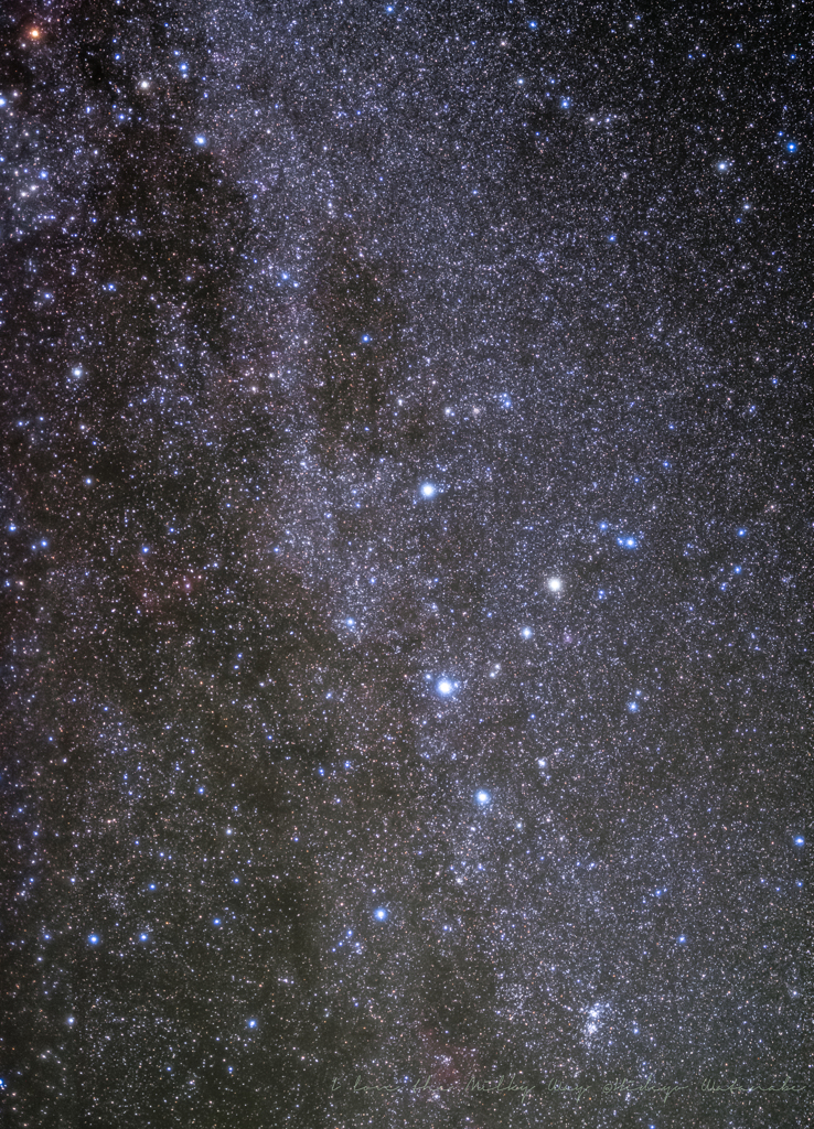 ８月、北天の星空