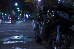 夜の街に