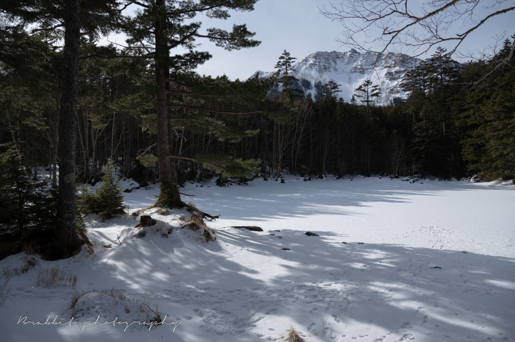 山小屋から見る冬景色