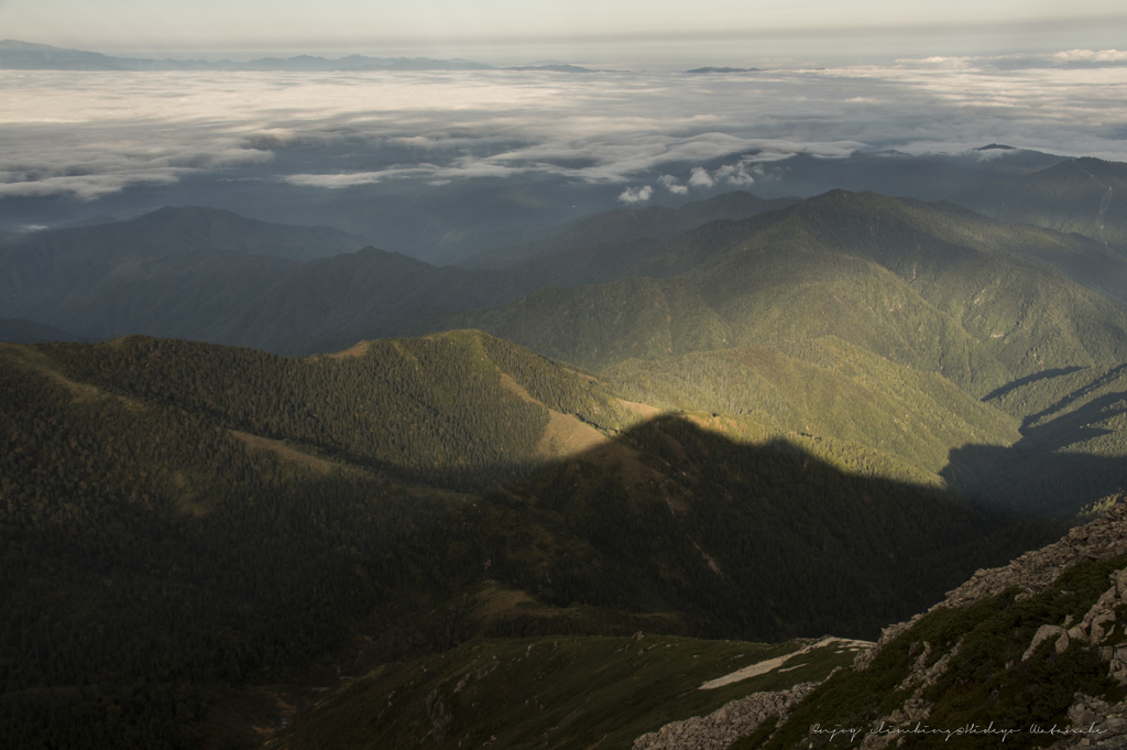 朝の影、笠ヶ岳