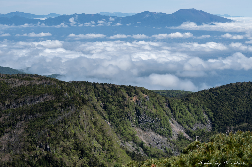 続く雲海、望む浅間山