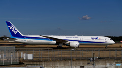 見慣れたANA787ですが