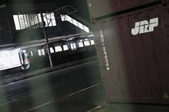 駅の横から