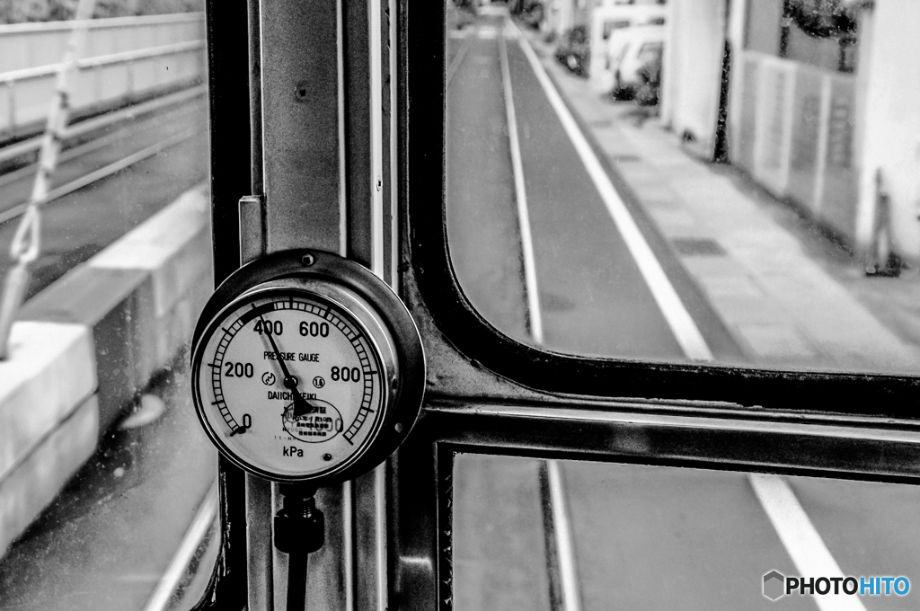 PRESSURE GAUGE