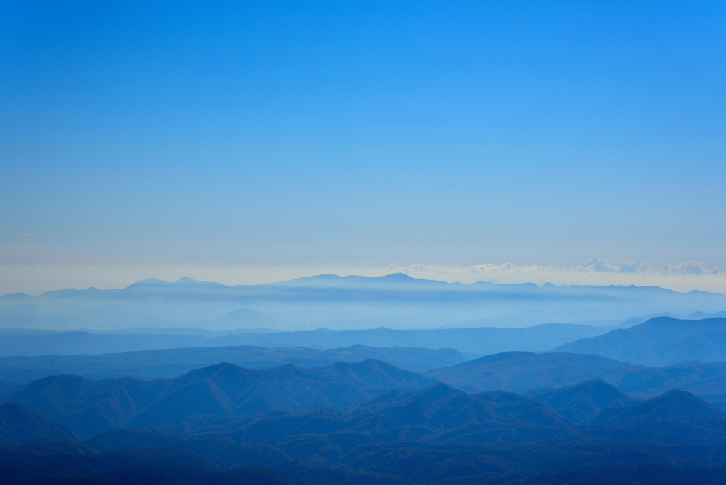 栗駒山より蔵王連峰を望む