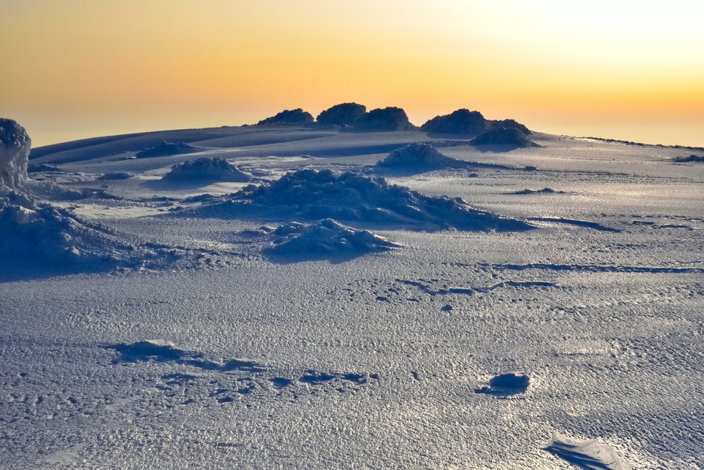 蔵王熊野岳・雪原に朝日が登る