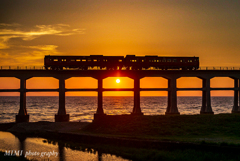 夕日の橋梁
