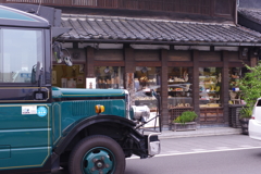 レトロ風バスとおみせ