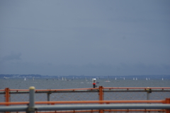 ヨットが浮ぶ江ノ島の海