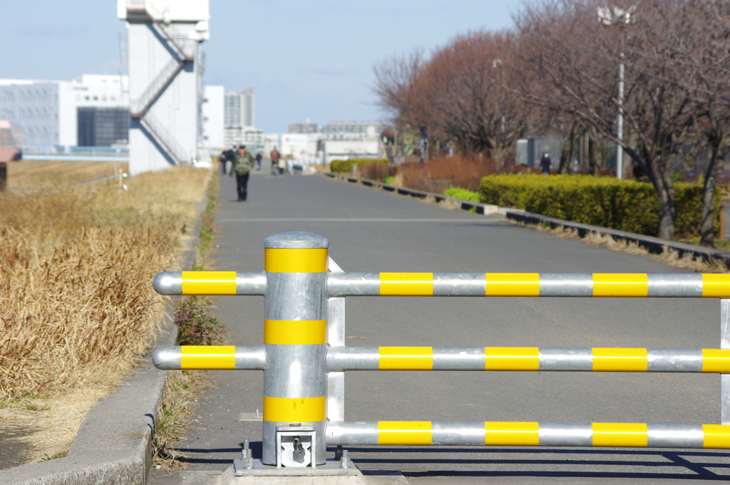 ここから先は「人と自転車」です