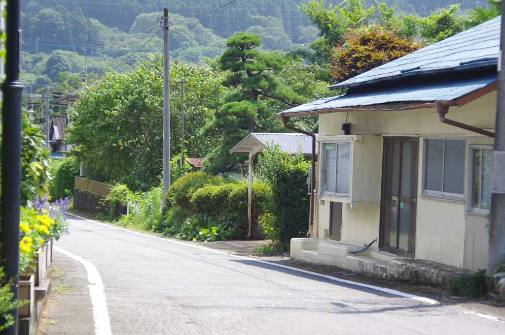 花輪駅に続く道