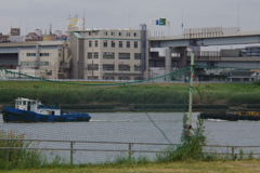 川の道路