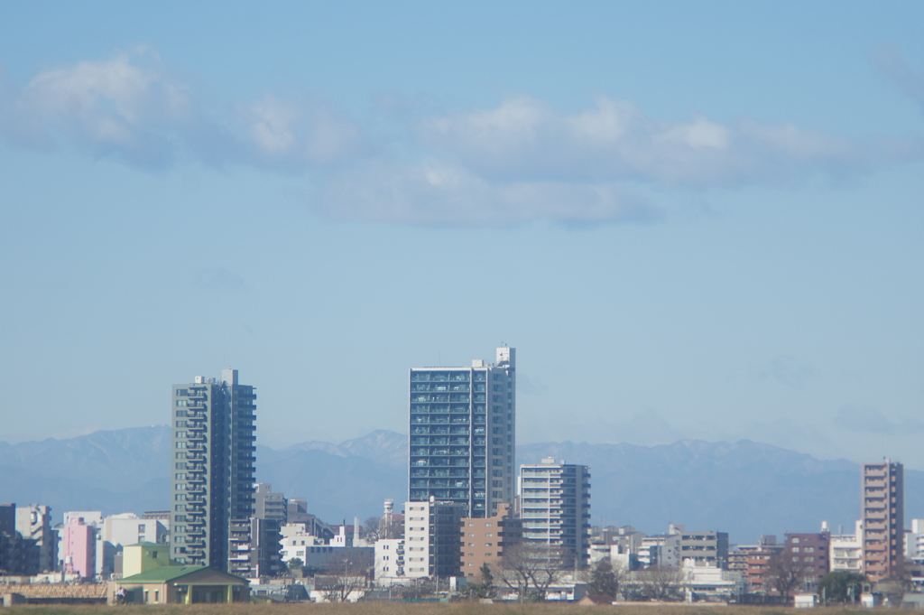空とバック山々と風景