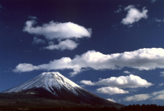 雲と富士山　２００２年1月