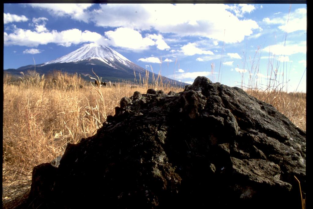溶岩と富士山　2002年1月