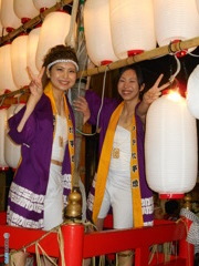 女性