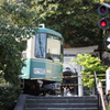 江ノ電と鳥居
