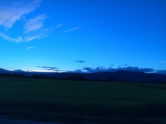 田園と夕暮れ