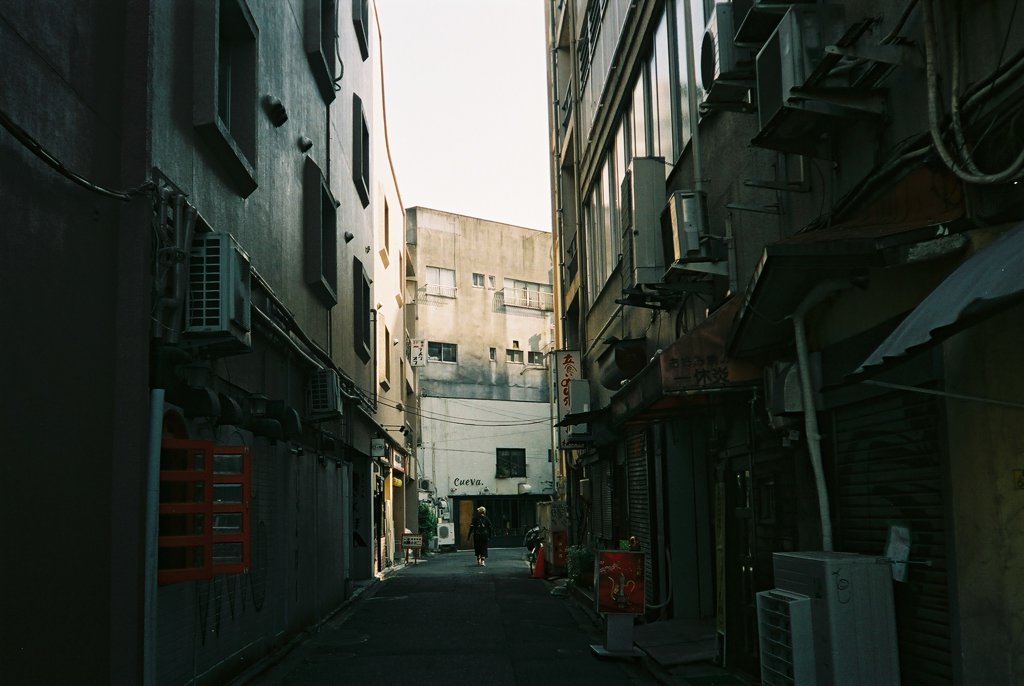 名古屋　新栄の裏道