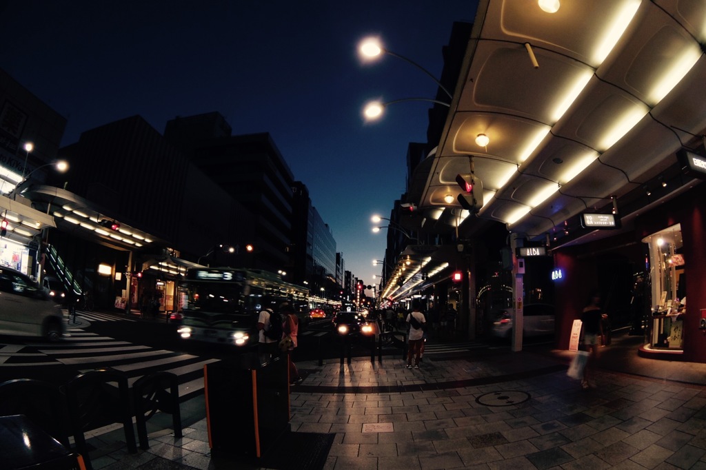 夕暮れ時の四条河原町