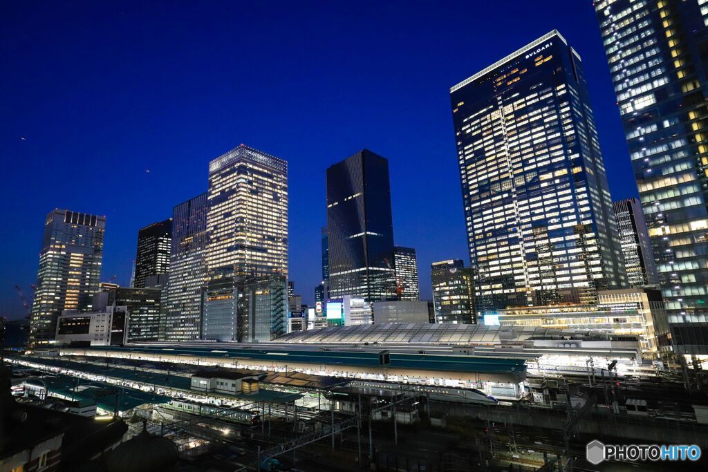 夕暮れの東京駅ホーム
