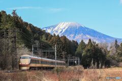 日光連山とスペーシア日光詣