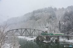 大雪が舞い落ちる中！