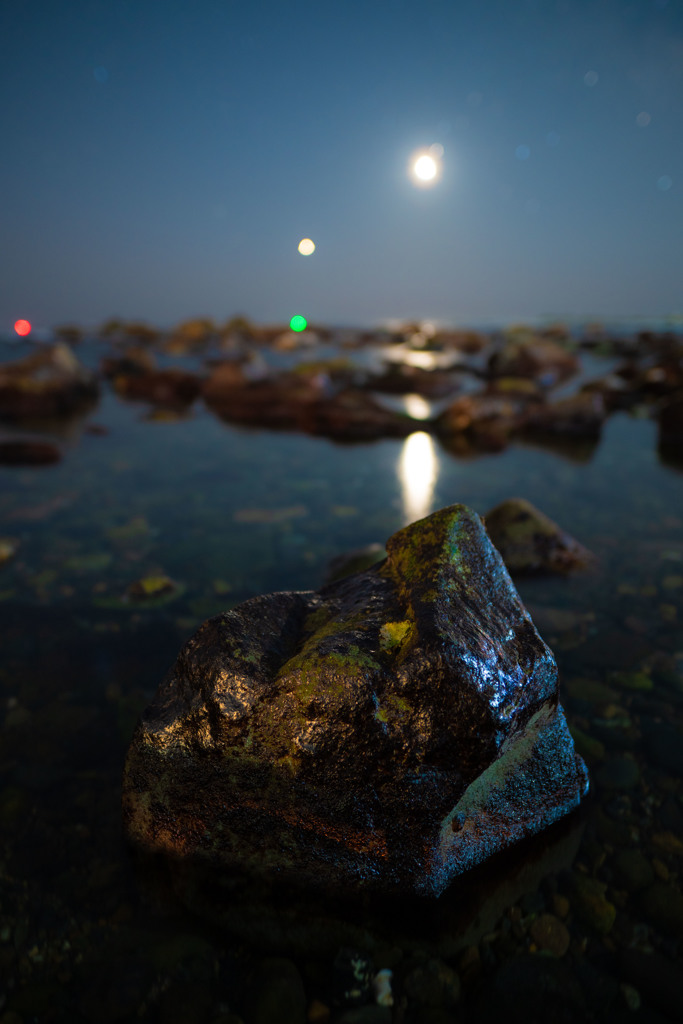 阿字ヶ浦の石