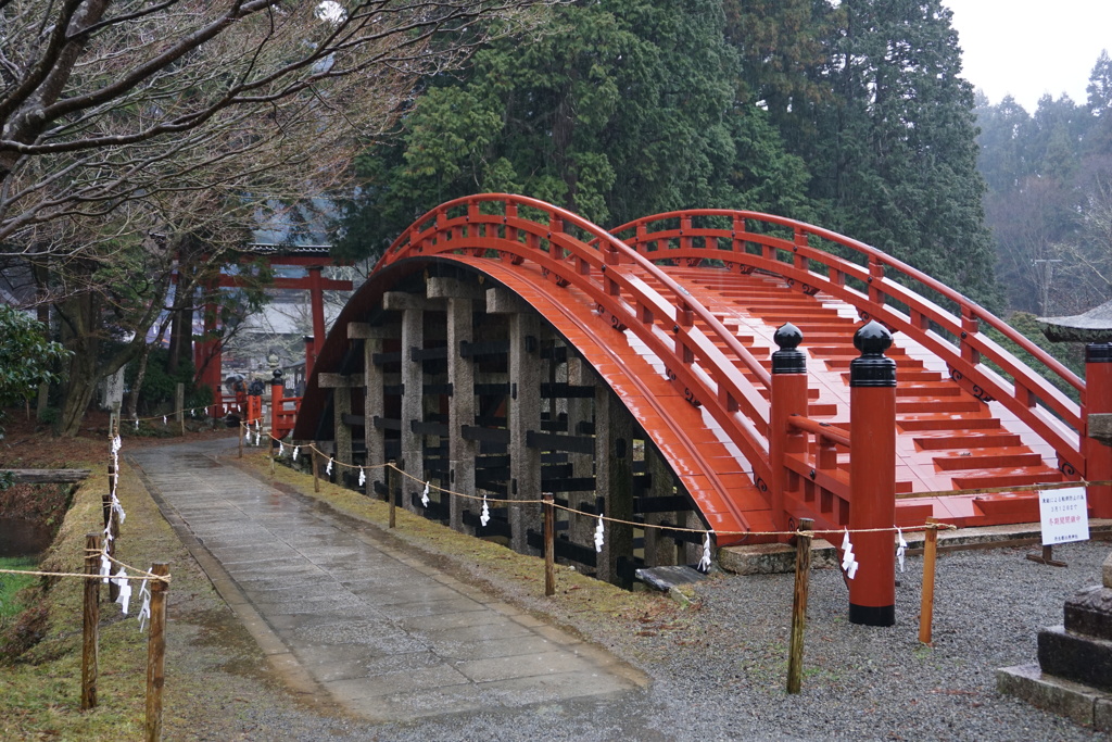 雨の丹生都比売神社2