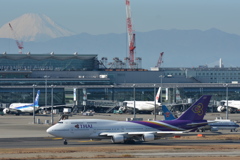 富士山を背に