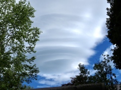 巨大な吊るし雲