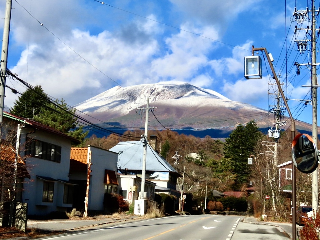 聳える浅間山