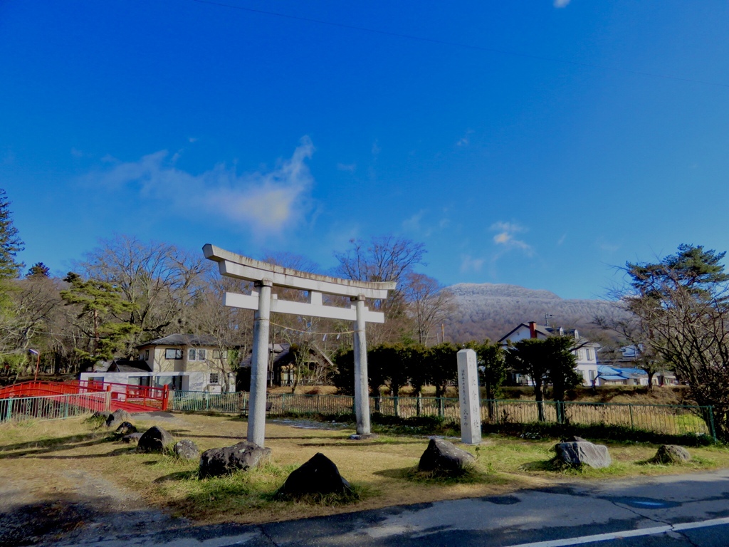 長倉神社参道と離山
