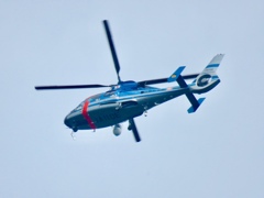 県警のヘリ