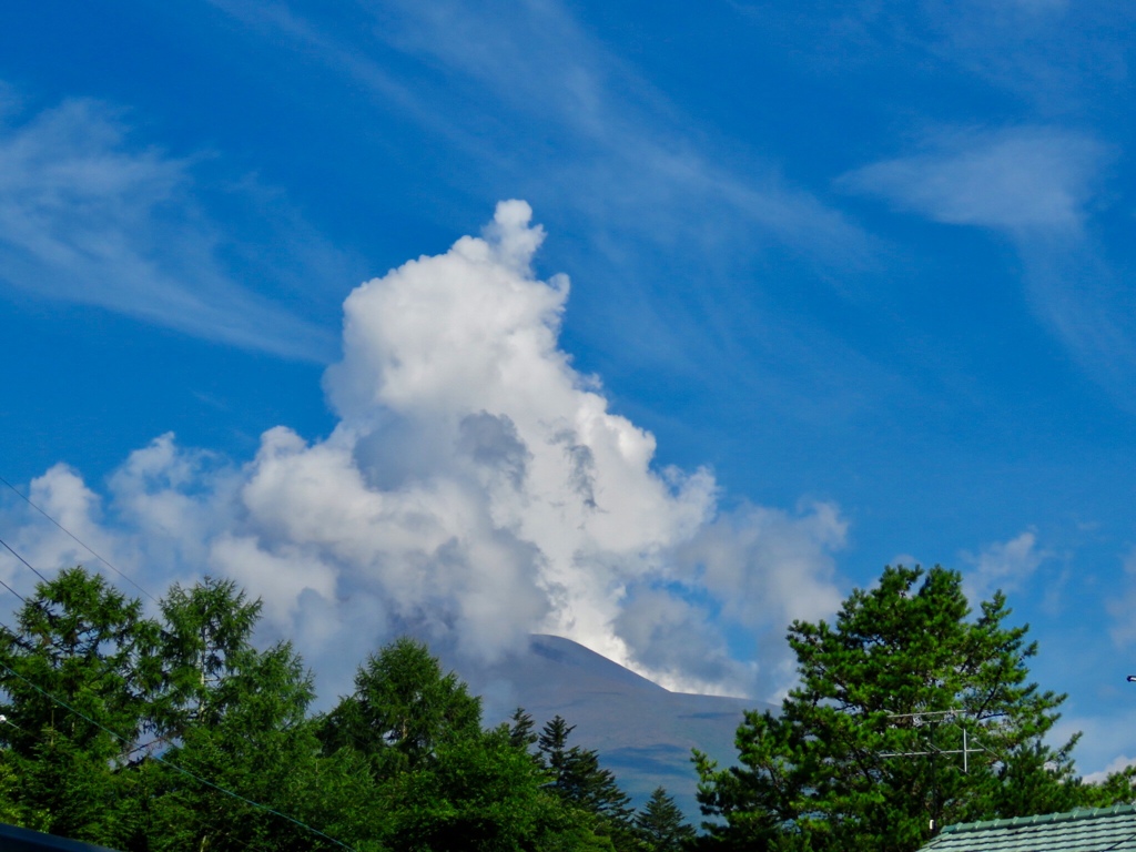 雲湧く