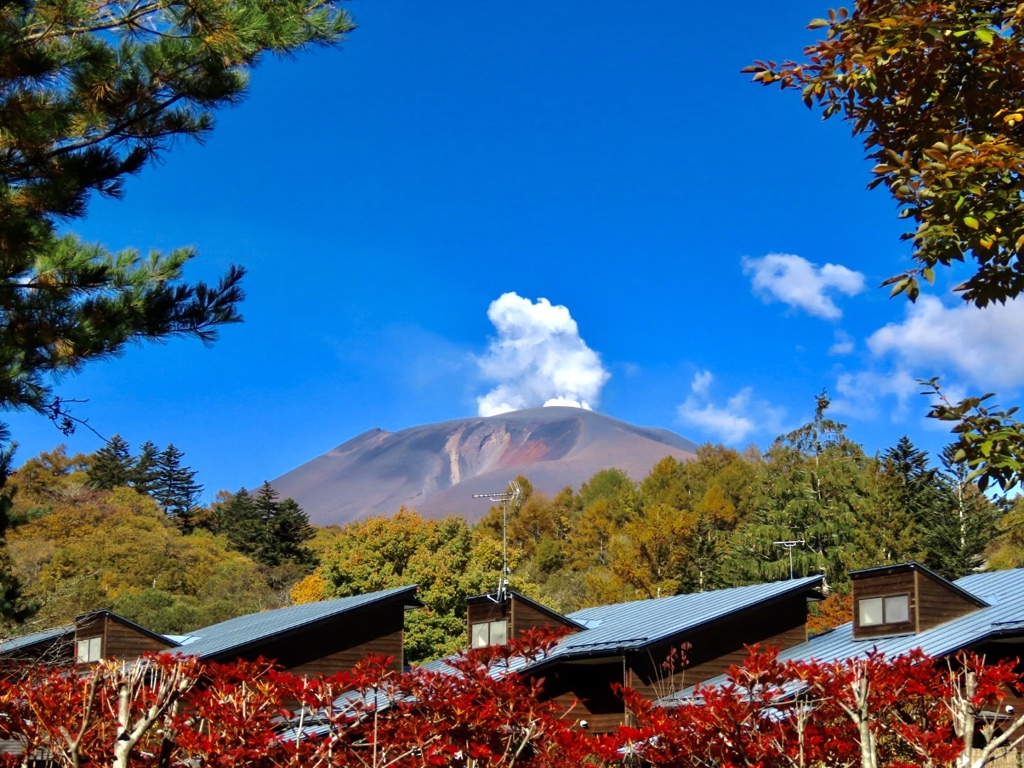 真っ白い噴煙