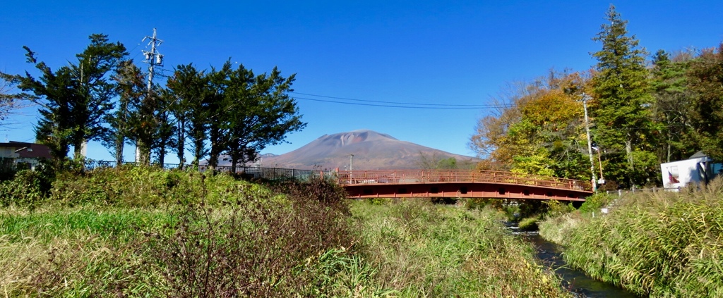 湯川の河原から