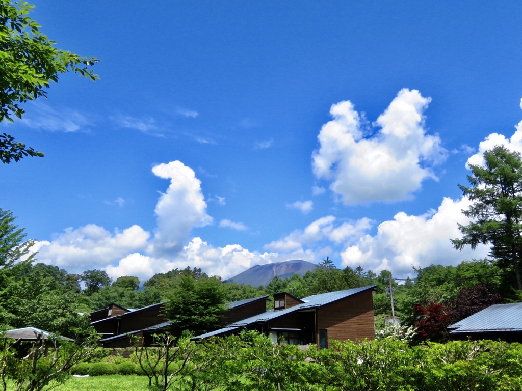 夏空と浅間山