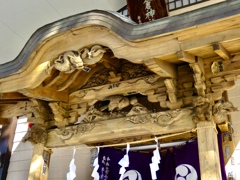 長倉神社正面の彫刻