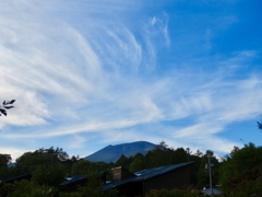 秋空と浅間山
