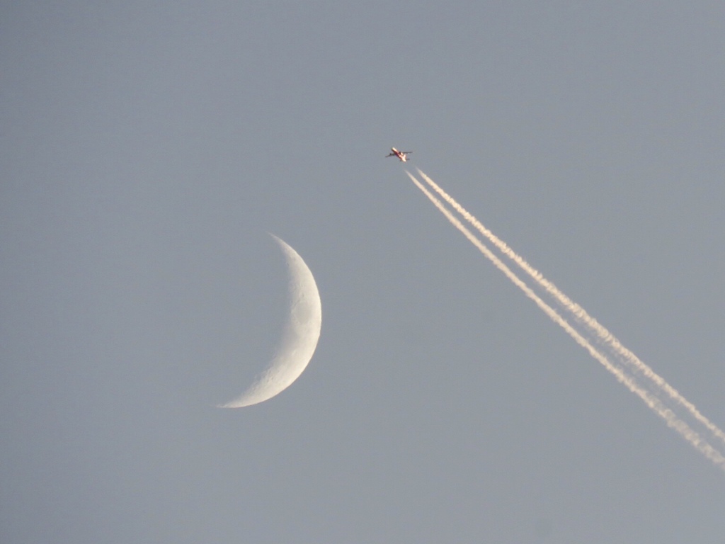 月と飛行機4