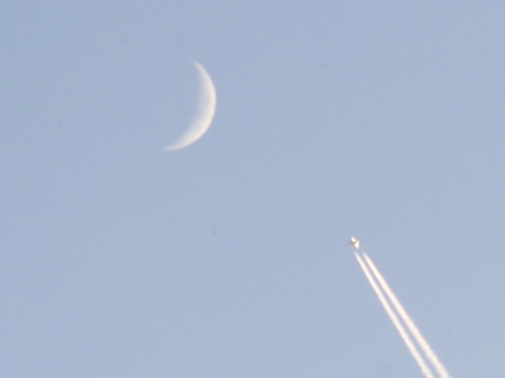 月と飛行機1