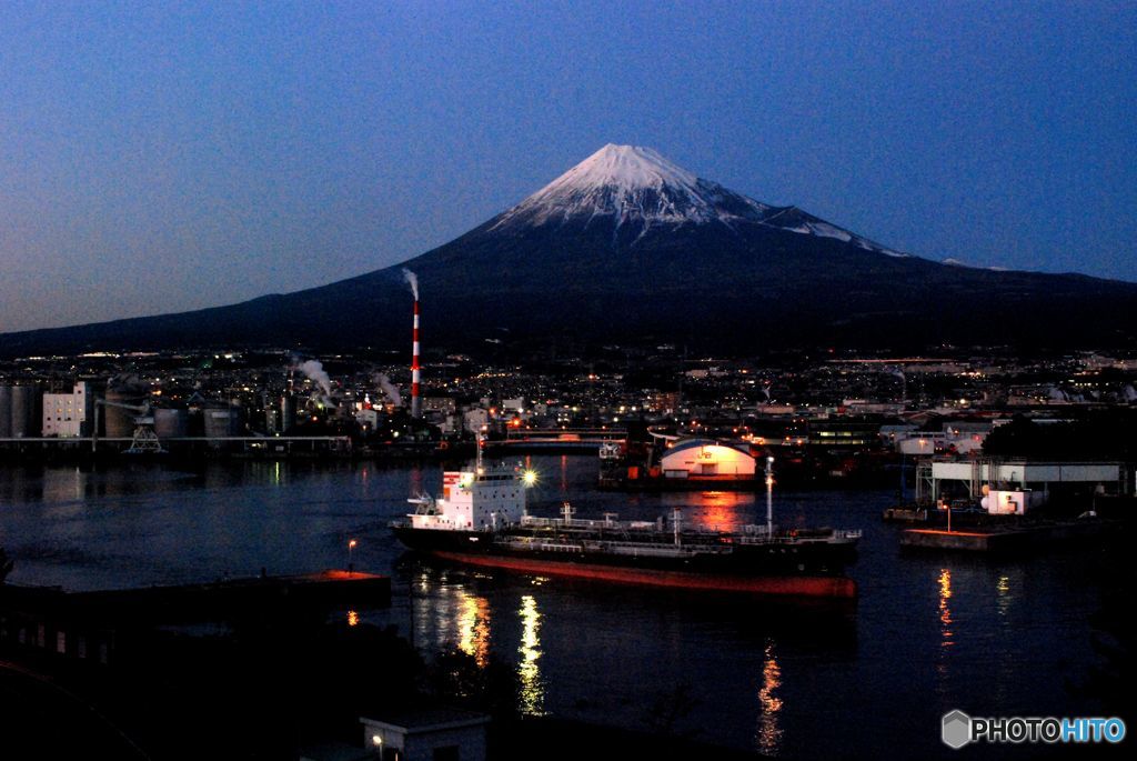 富士山と工場夜景