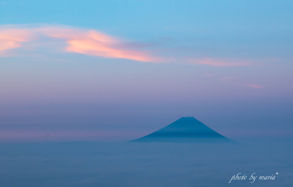 染まる雲と富士山