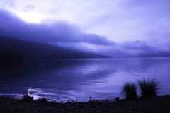 朝の湖水
