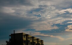 垣間見える青空