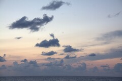 秋の海と雲