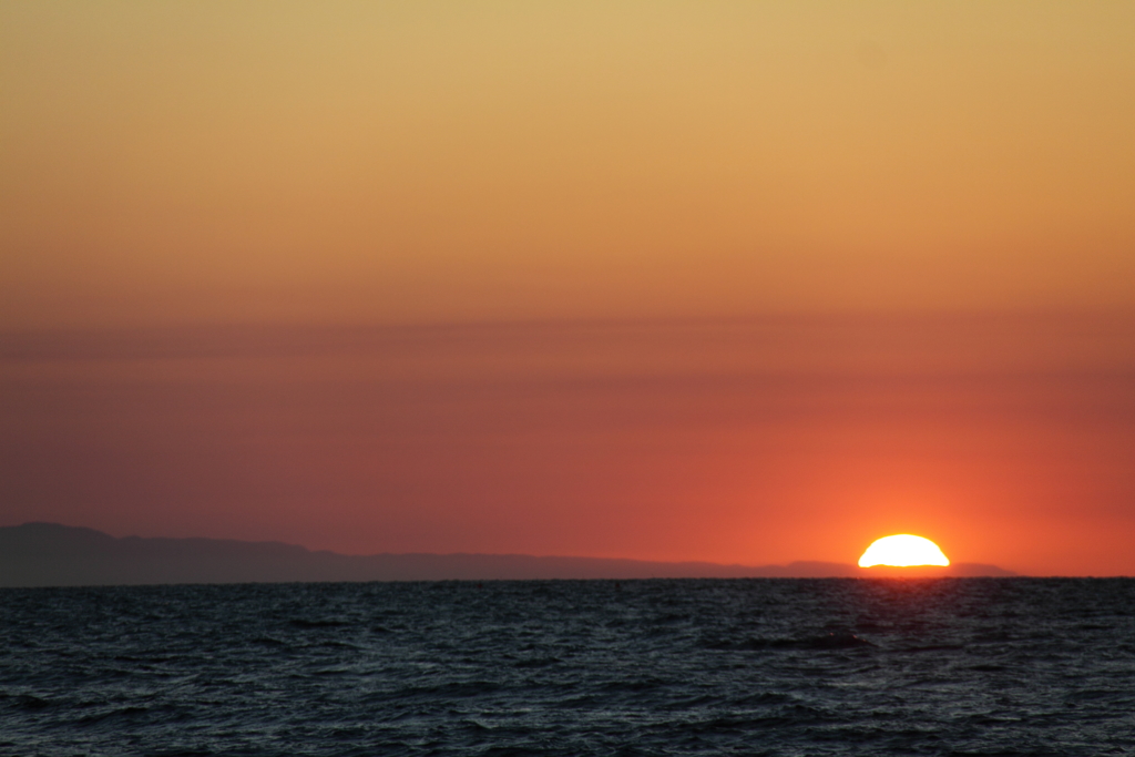 粟島に沈む夕日