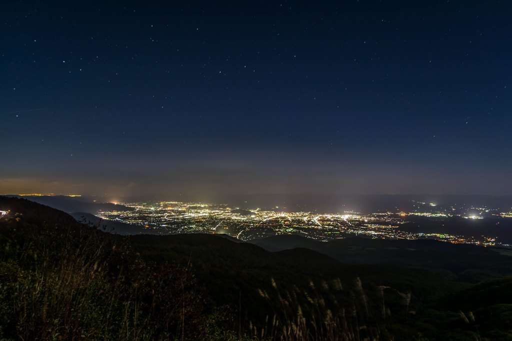 星空と福島市の夜景